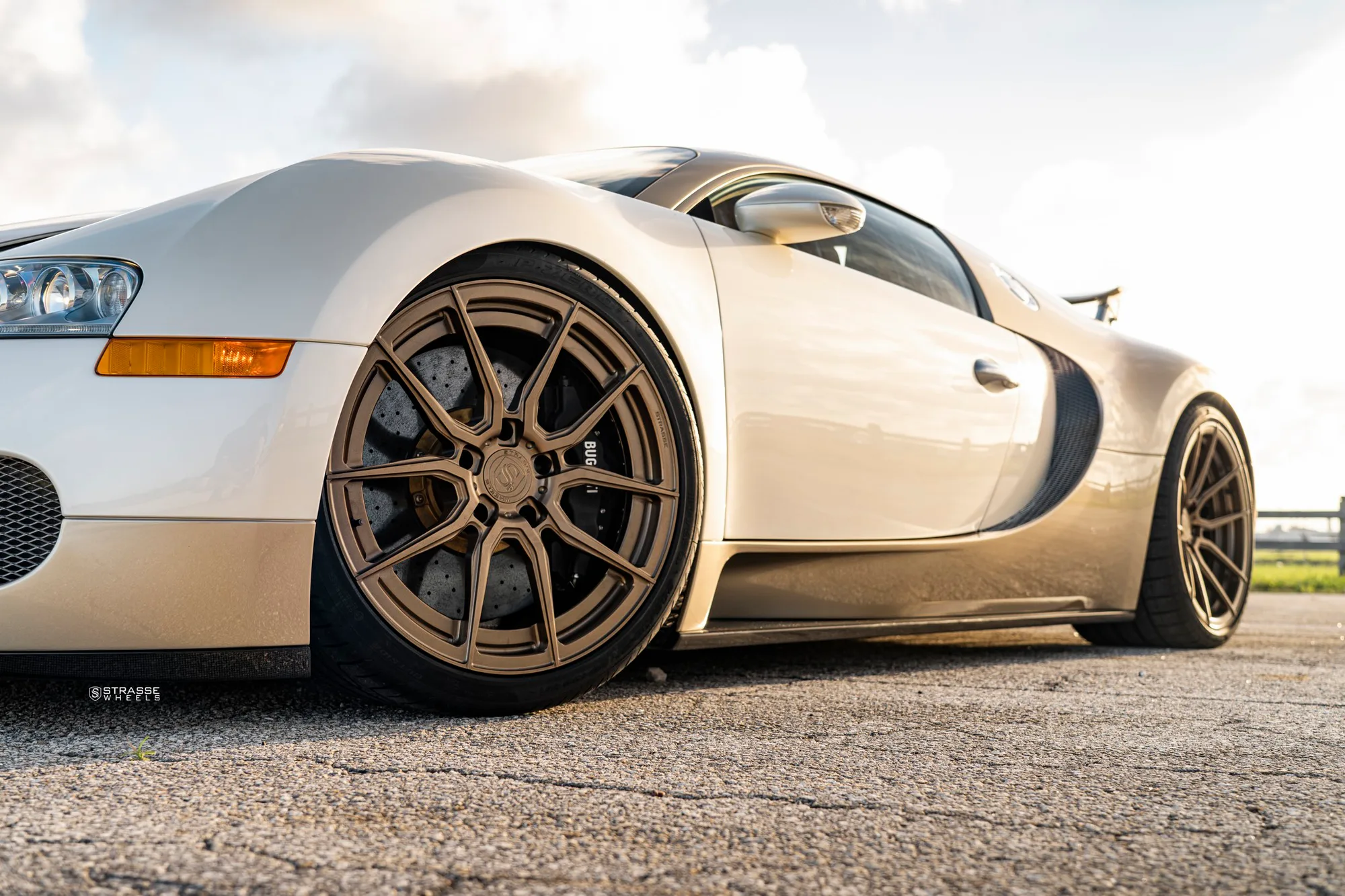Strasse SV5 Deep Concave Duoblock on Bugatti Veyron