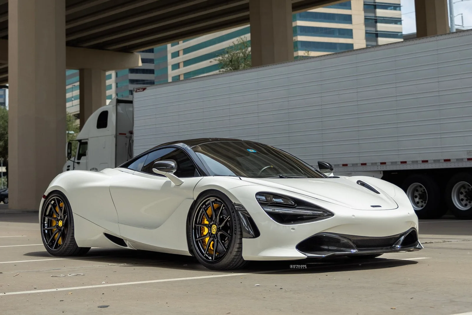 Strasse SV5 Deep Concave FS on McLaren 720S