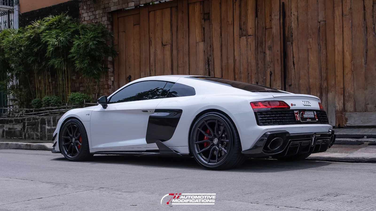Strasse SV5-RS Ultralight Carbon on Audi R8 Type 4S.2