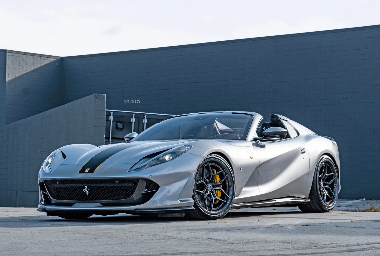 Strasse SV5R Ultralight Carbon on Ferrari 812 F152M, photo 6