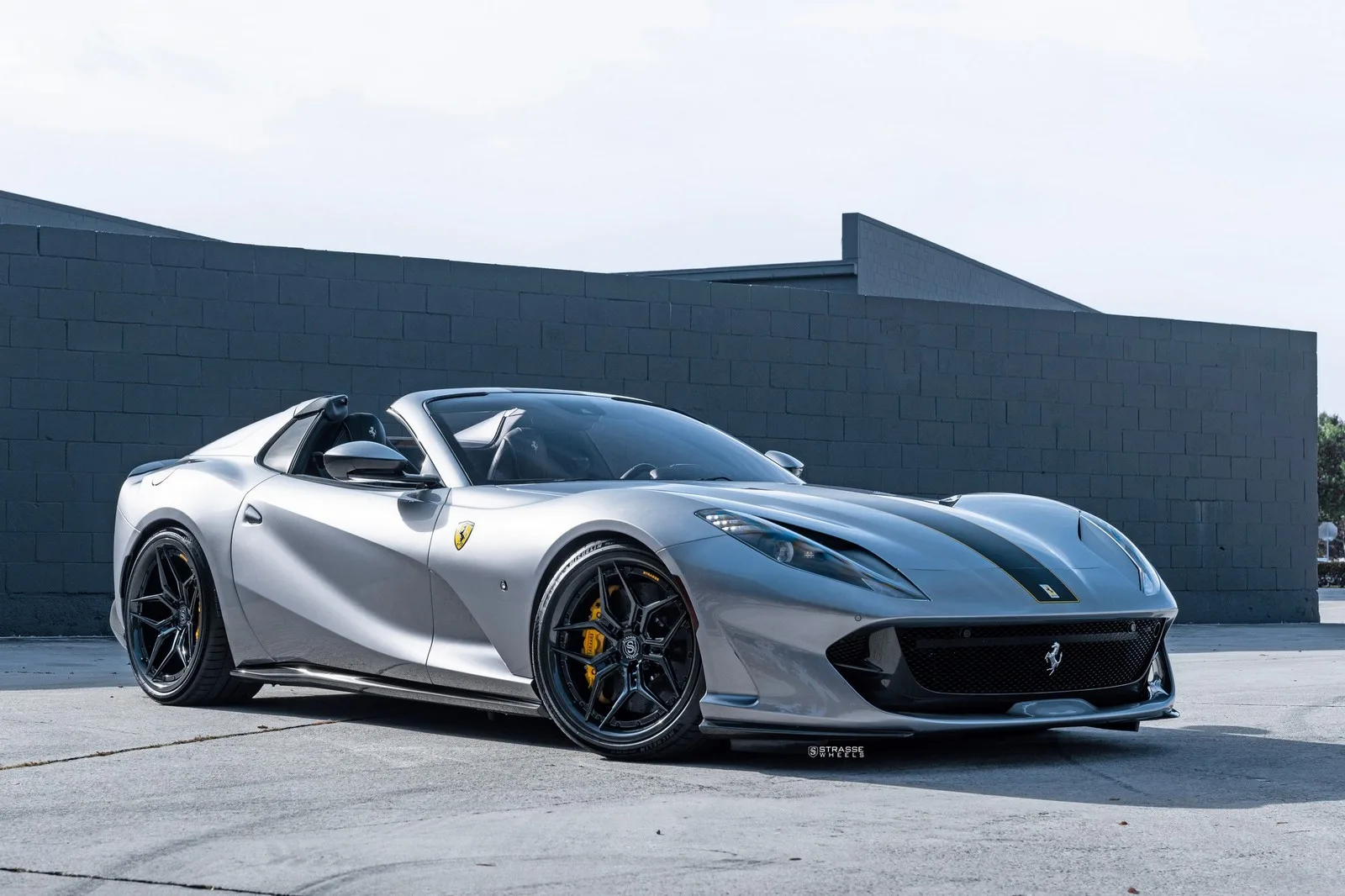 Strasse SV5R Ultralight Carbon on Ferrari 812 F152M, photo 12