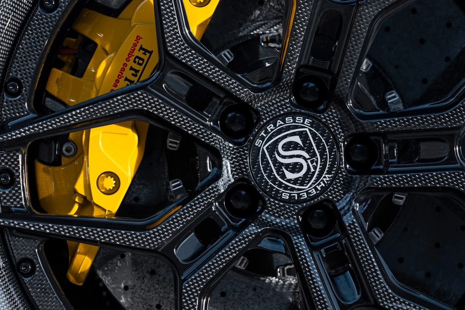 Strasse SV5R Ultralight Carbon on Ferrari 812 F152M, photo 4