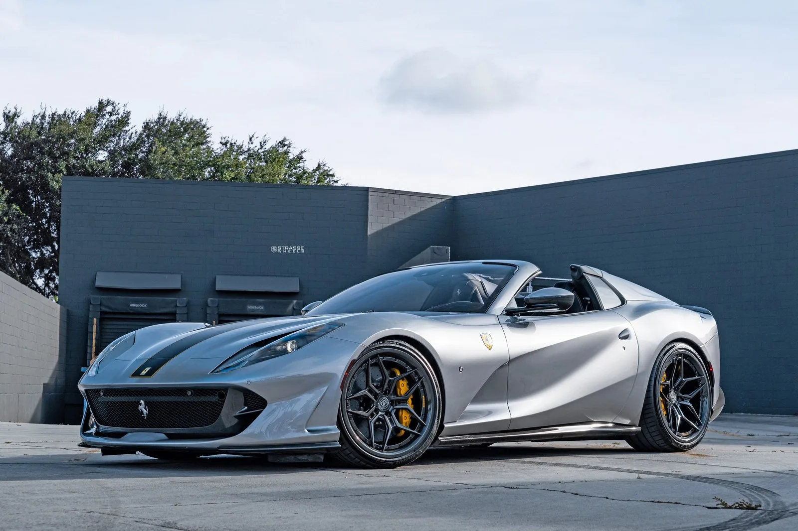 Strasse SV5R Ultralight Carbon on Ferrari 812 F152M, photo 7