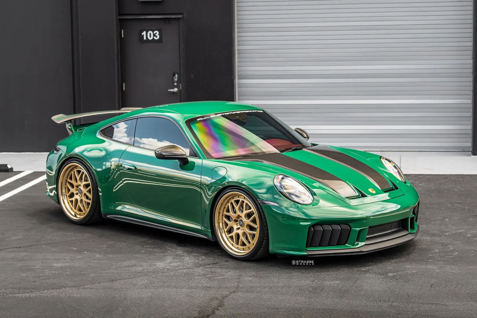 Strasse SV8 Circuit Series on Porsche 911 992.1