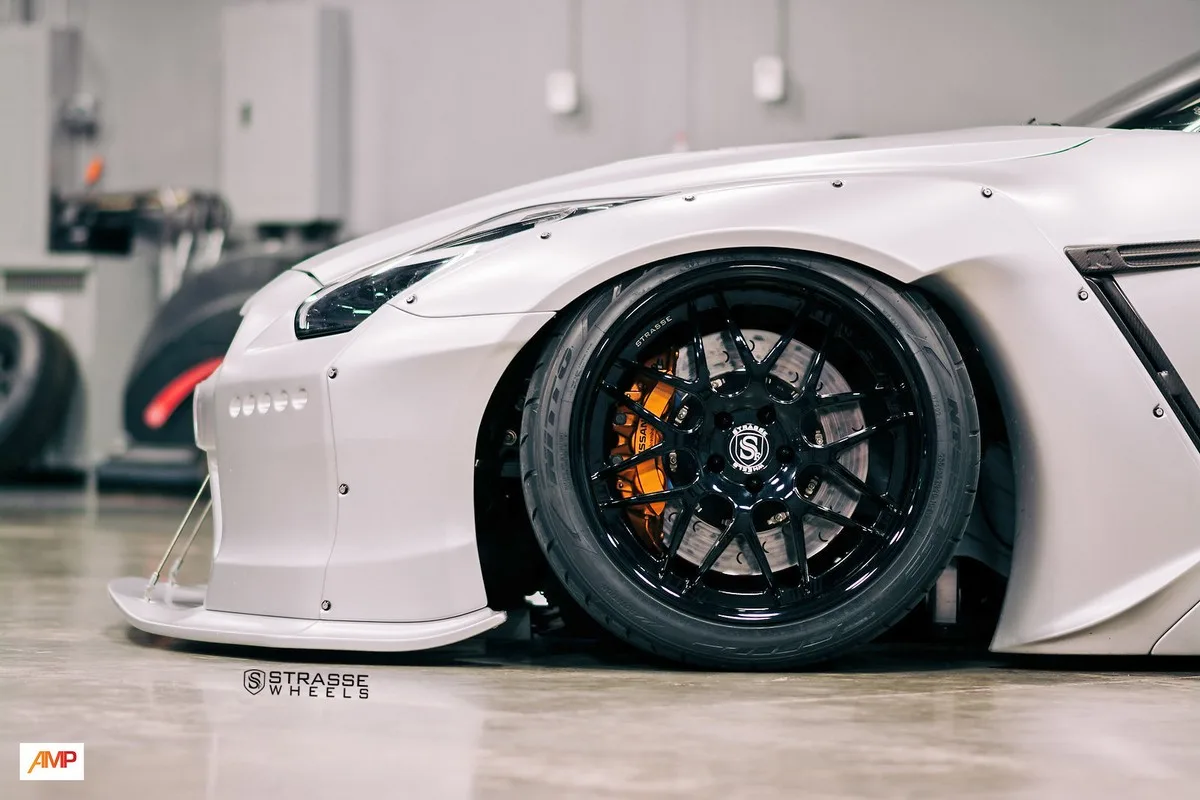 Strasse SV8 Signature Series on Nissan GT-R R35.1, photo 11