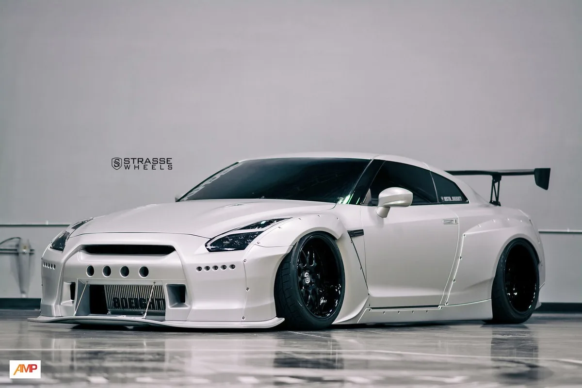 Strasse SV8 Signature Series on Nissan GT-R R35.1