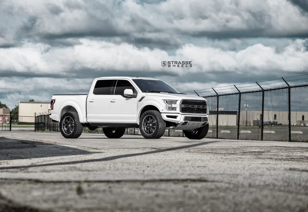 Strasse T8 Signature Series on Ford F-150 Raptor 2nd generation (2017-2020), photo 3