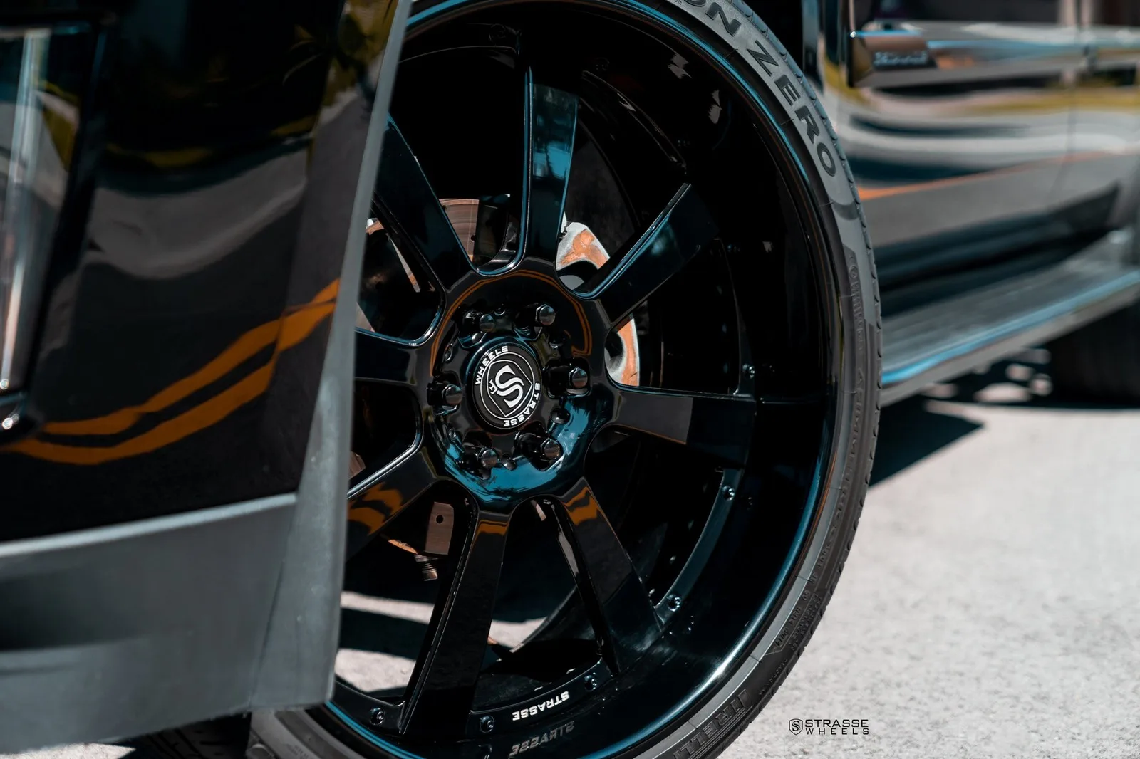 Strasse T8 Signature Series on Cadillac Escalade 4th gen (GMT K2XX)