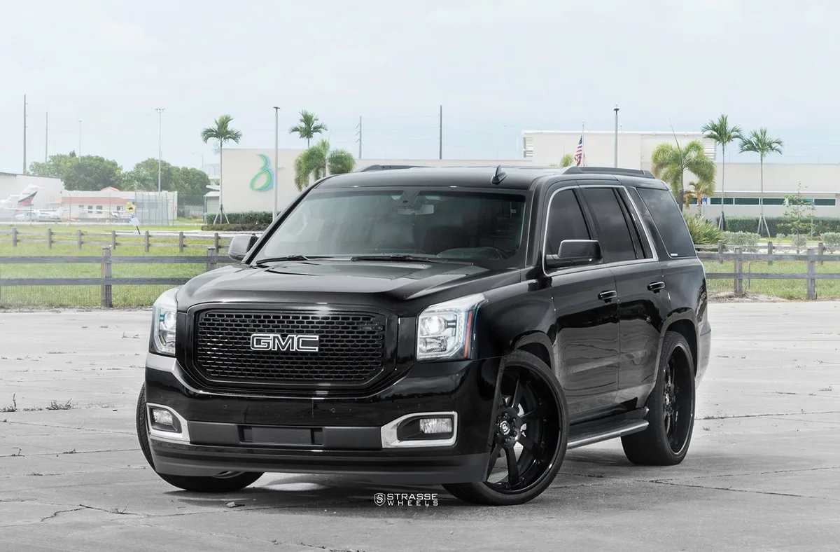 Strasse T8 Signature Series on GMC Yukon K2XX