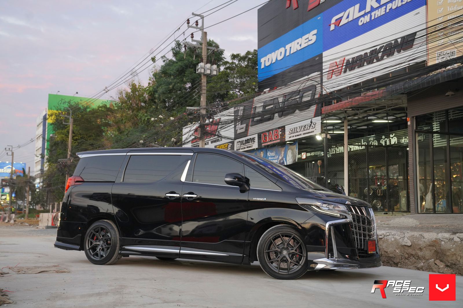 Vossen Forged HF-5 on Toyota Alphard AH30.1