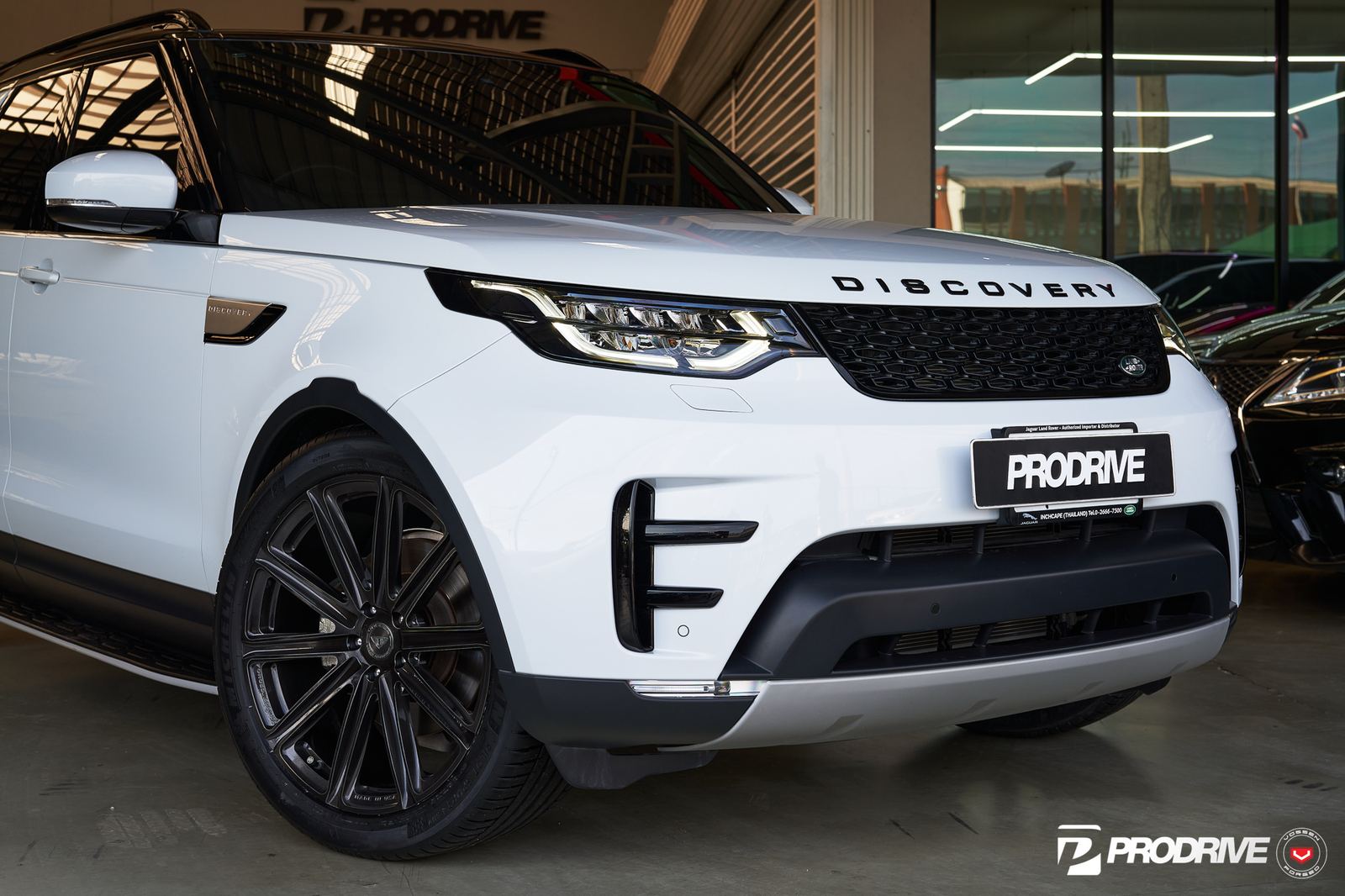 Vossen Forged UV-2 on Land Rover Discovery 5 (L462), photo 2