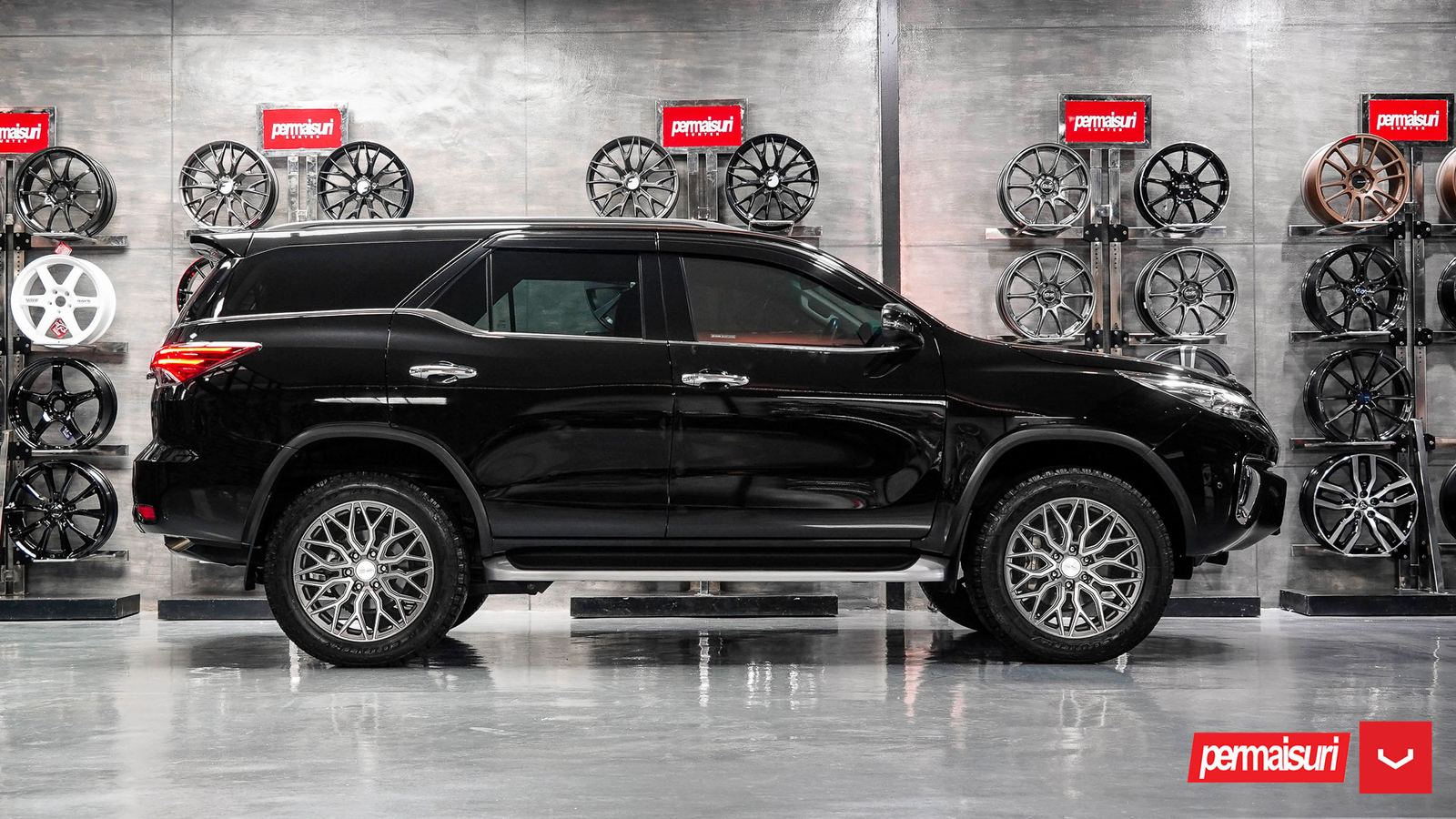 Vossen Forged HF6-3 on Toyota Fortuner AN160