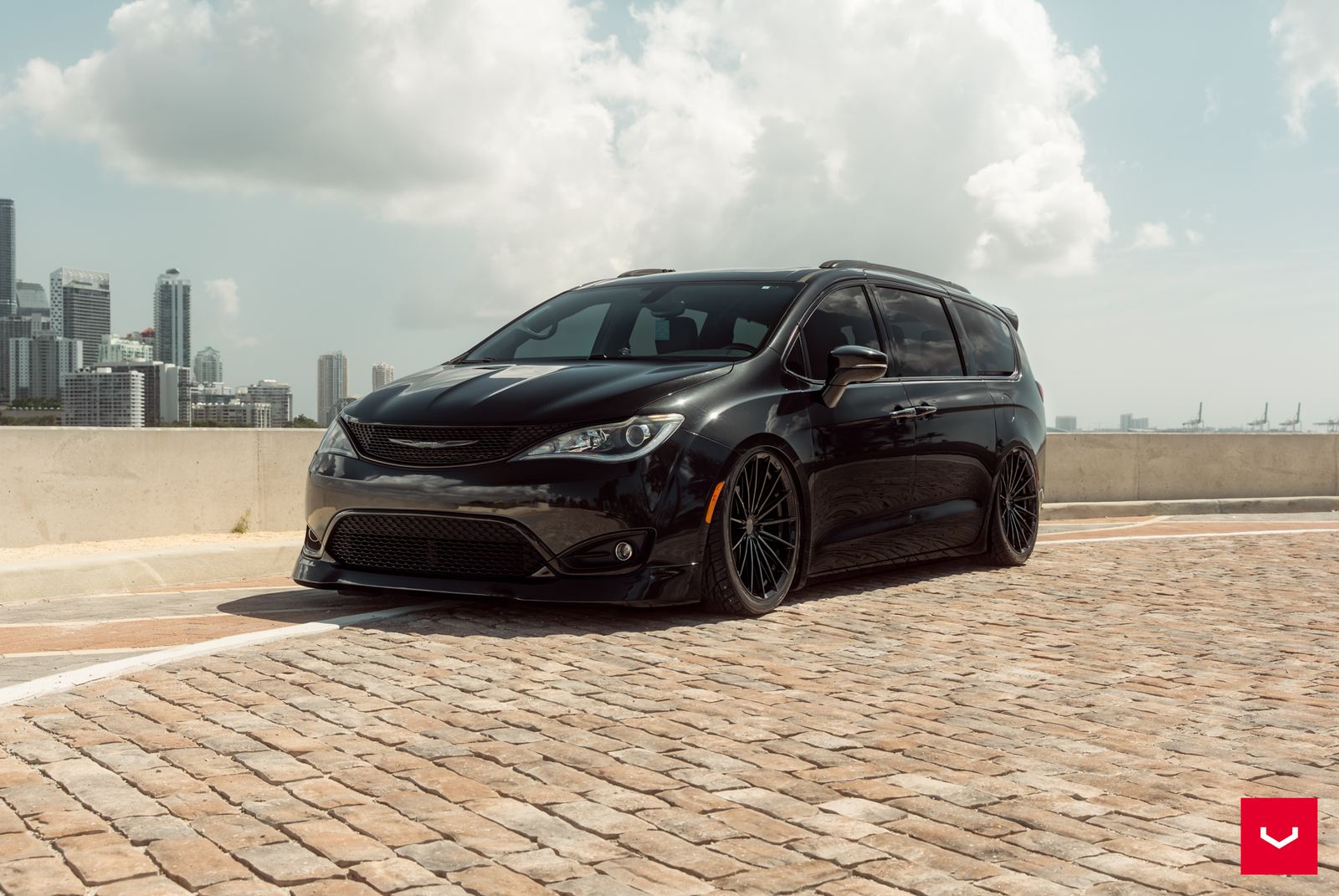Vossen Forged HFX-4 (5-lug) on Chrysler Pacifica RU