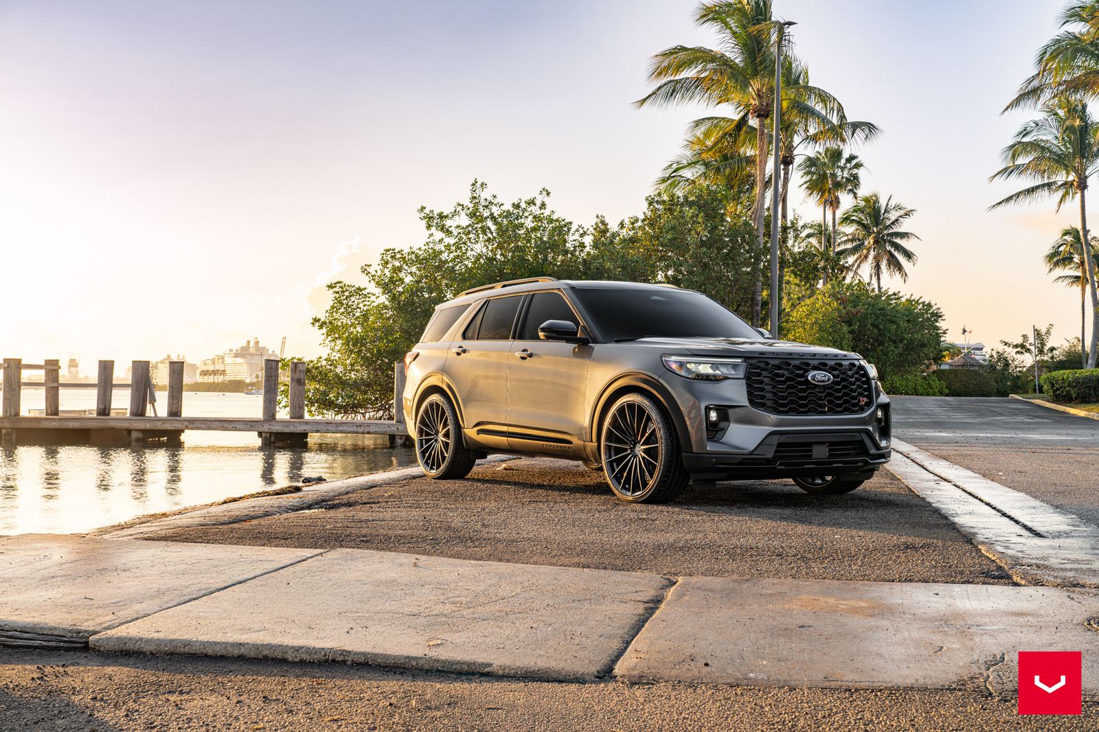 Vossen Forged HFX-4 (5-lug) on Ford Explorer 6th gen (U625)