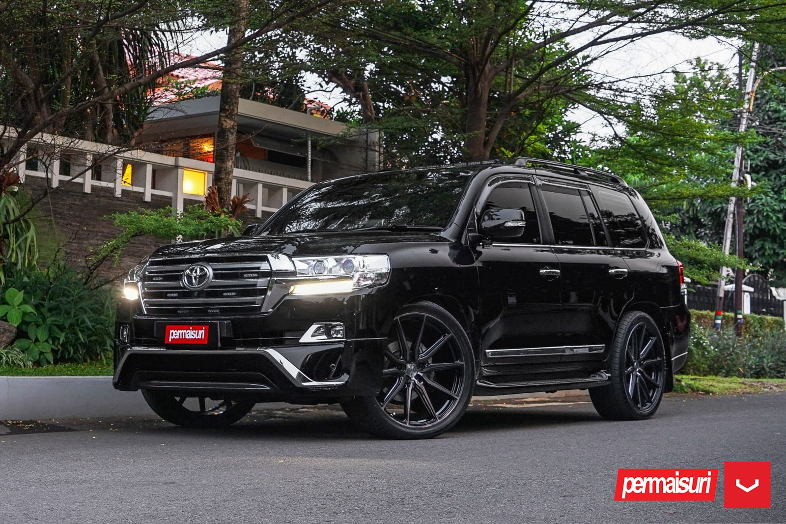 Vossen Forged HF-3 on Toyota Land Cruiser J200.1