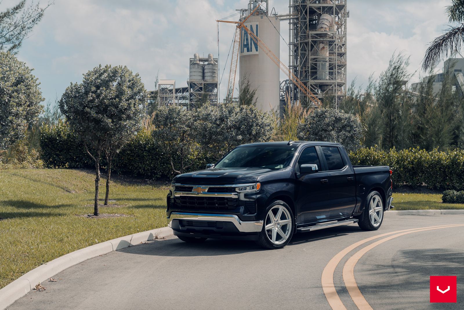 Vossen Forged HF6-2 on Chevrolet Silverado T1.1