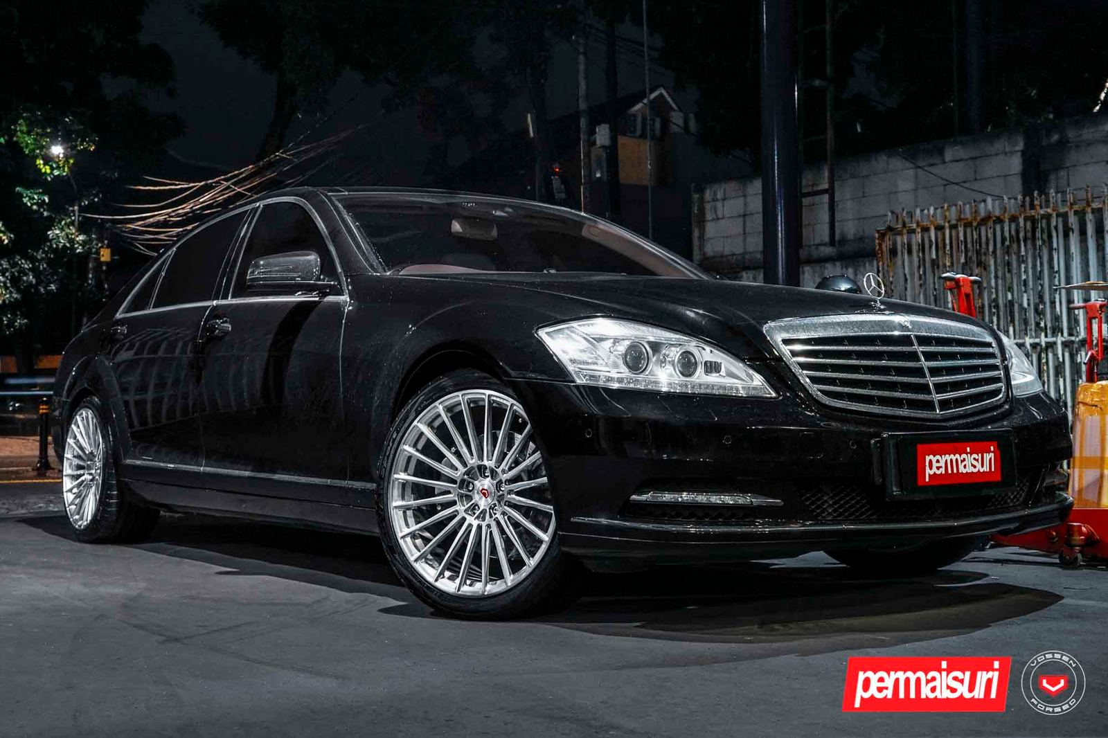 Vossen Forged S17-04 on Mercedes-Benz S-Class W221.1