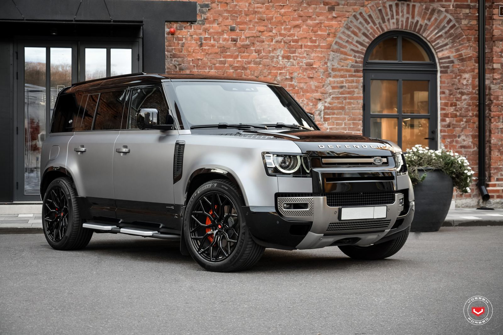 Vossen Forged S17-01 on Land Rover Defender L663