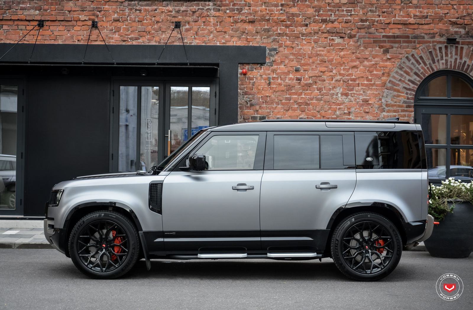 Vossen Forged S17-01 on Land Rover Defender L663, photo 2