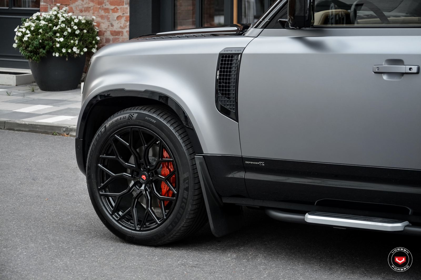 Vossen Forged S17-01 on Land Rover Defender L663, photo 3