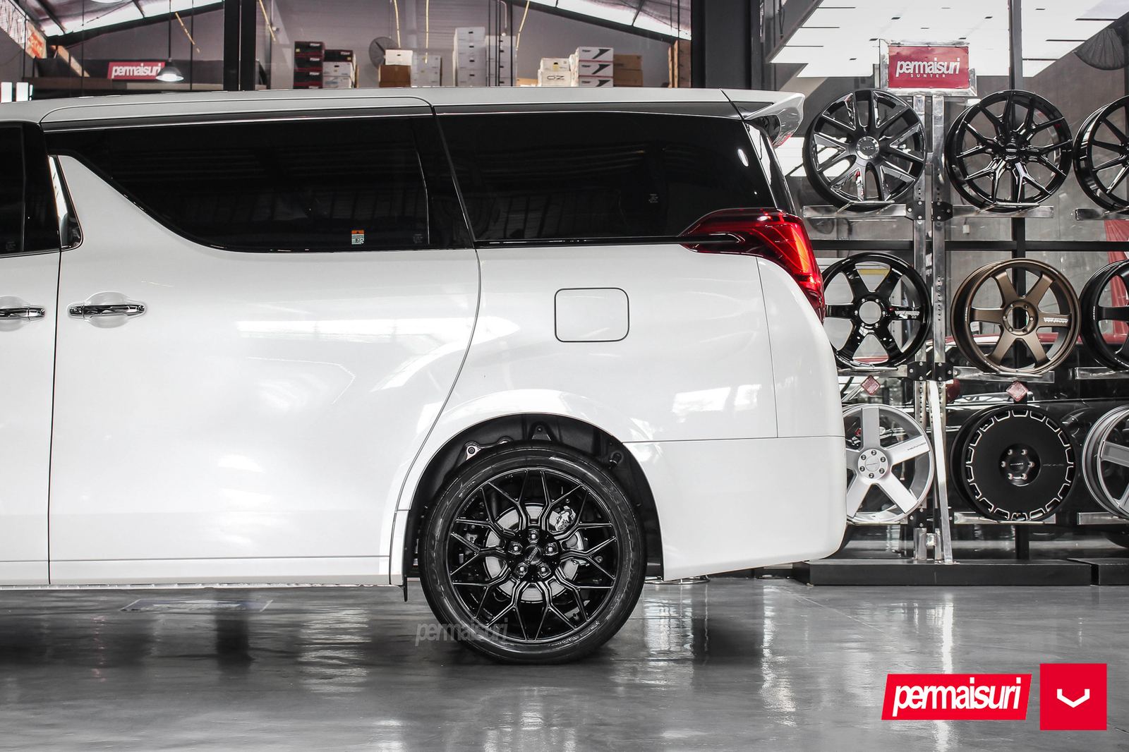 Vossen Forged HF-2 on Toyota Alphard AH30.2, photo 3