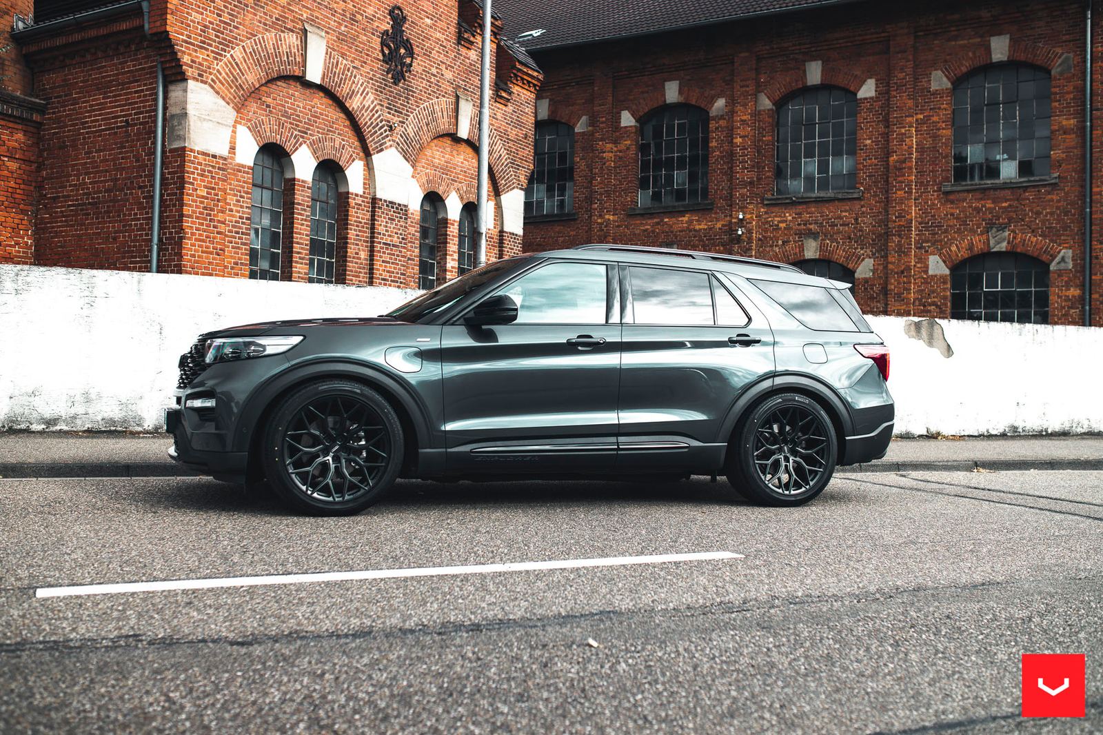 Vossen Forged HF-2 on Ford Explorer 6th gen (U625)