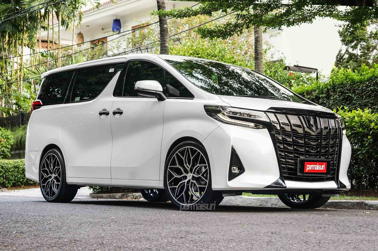 Vossen Forged HF-2 on Toyota Alphard AH30.1