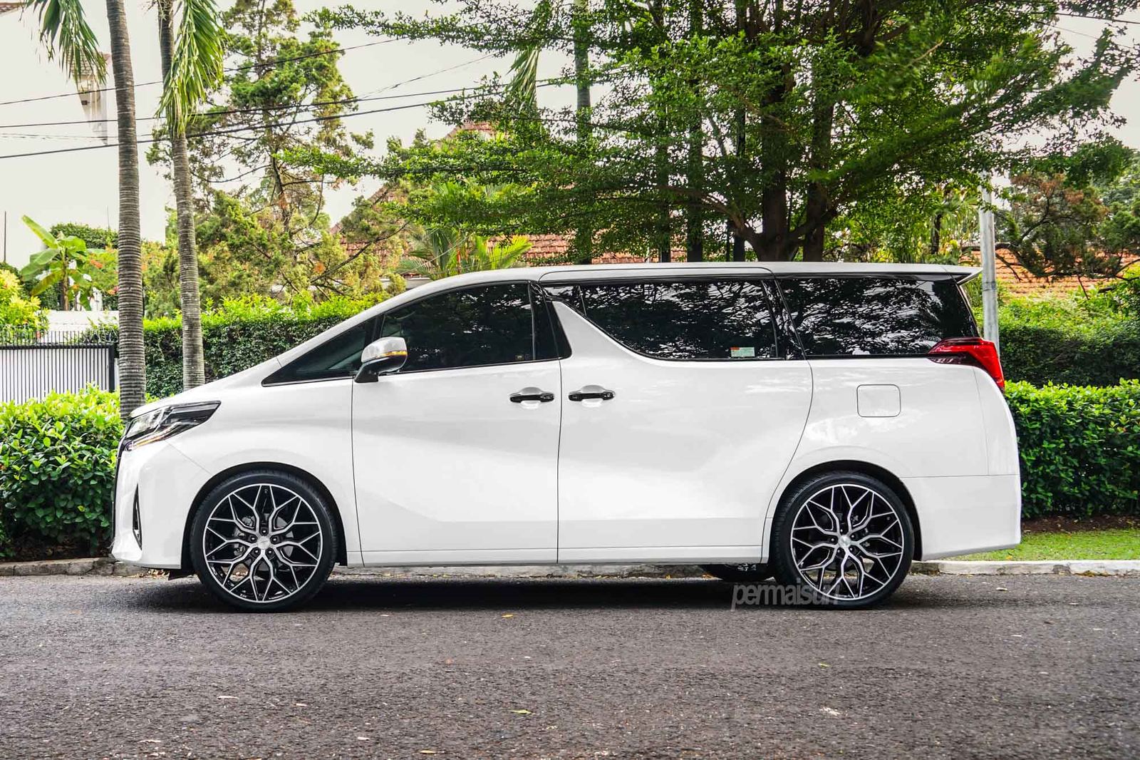 Vossen Forged HF-2 on Toyota Alphard AH30.1, photo 2