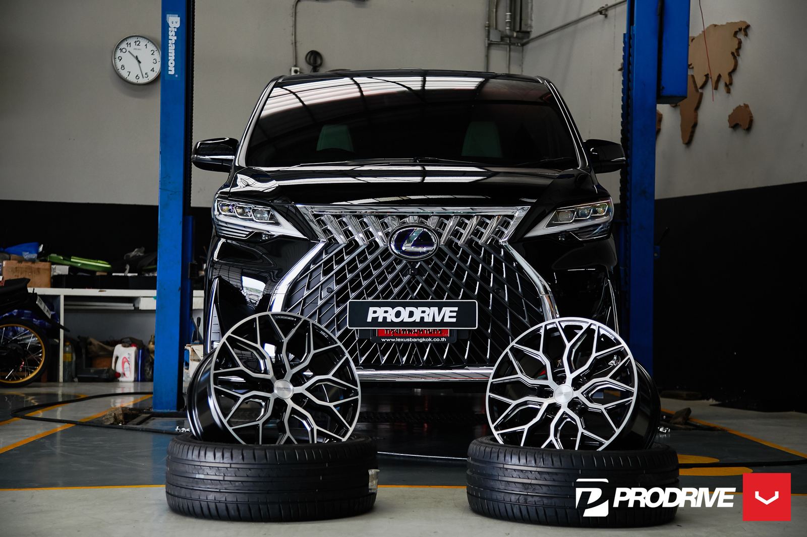 Vossen Forged HF-2 on Lexus LM 2nd gen, photo 2