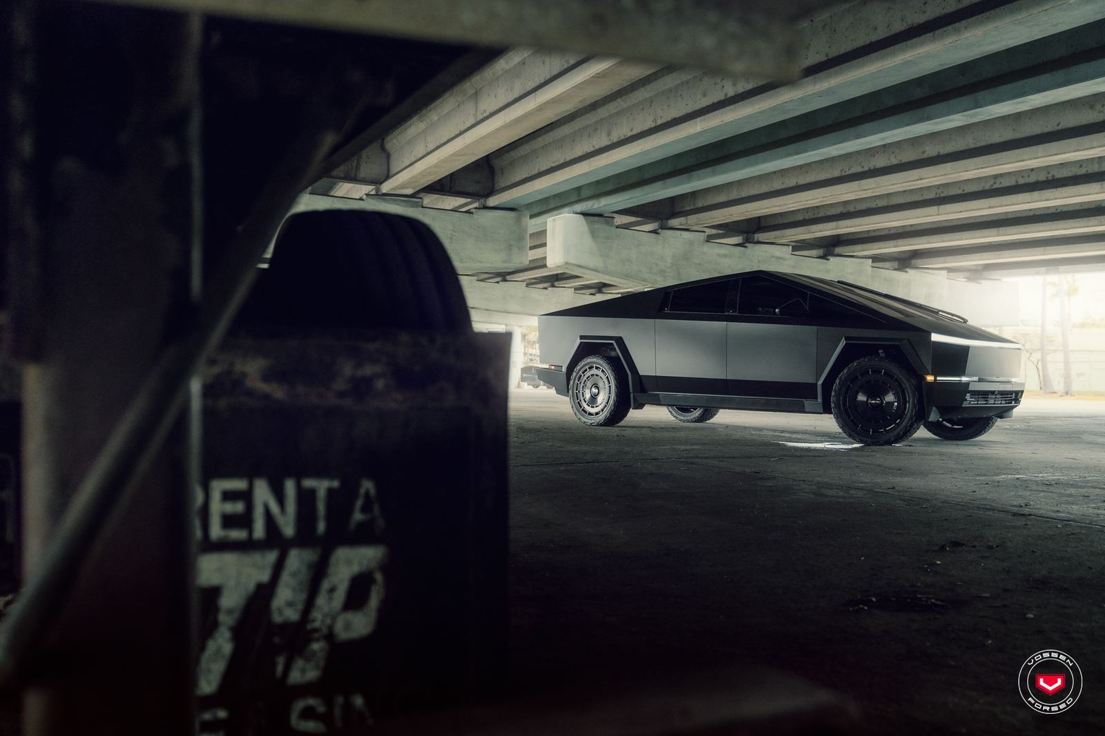 Vossen Forged LC3-11 on Tesla Cybertruck Original (2023-), photo 3