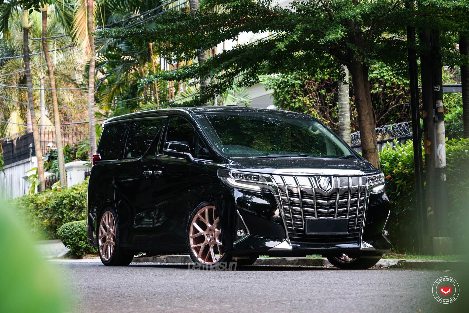 Vossen Forged CG-204 on Toyota Alphard AH30.1