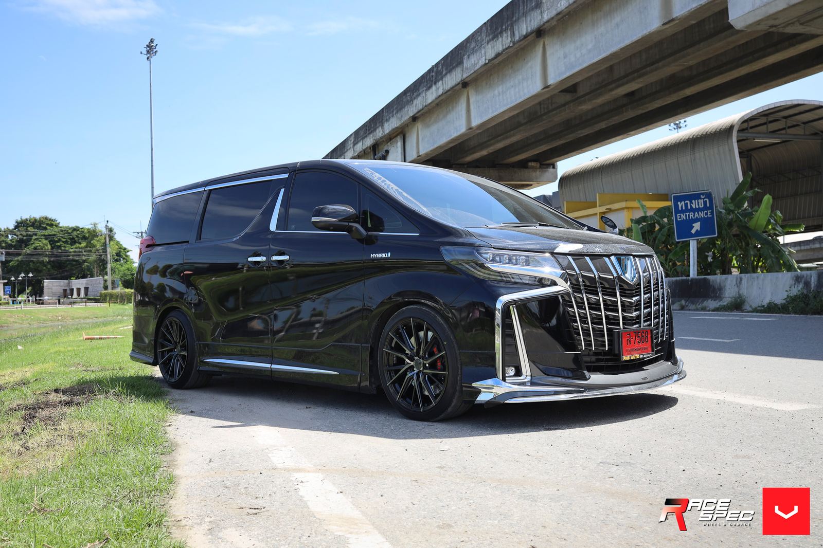 Vossen Forged HF-4T on Toyota Alphard AH30.1