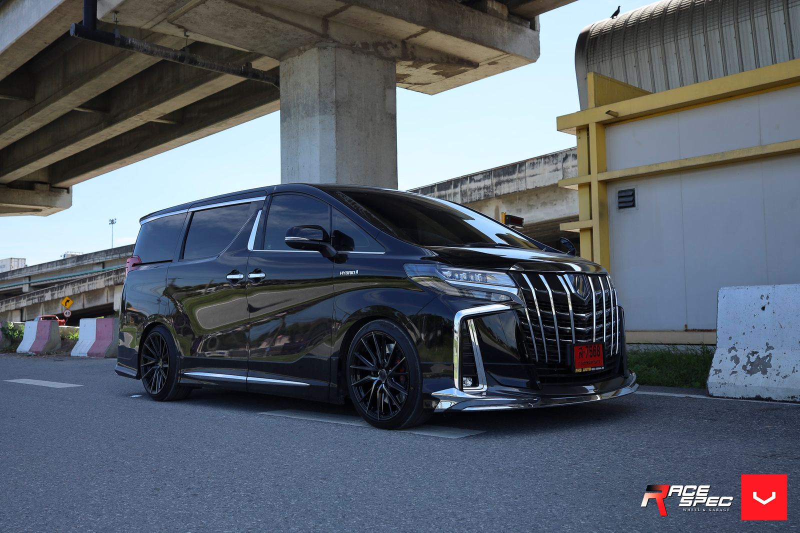 Vossen Forged HF-4T on Toyota Alphard AH30.1, photo 2