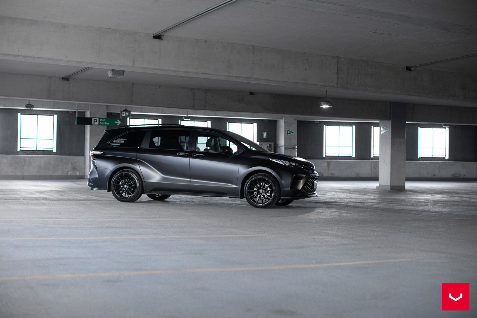 Vossen Forged HF-4T on Toyota Sienna XL40, photo 3