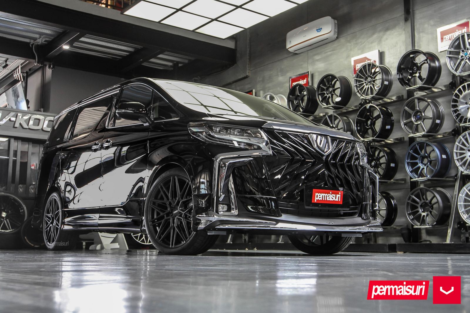 Vossen Forged HF-7 on Toyota Alphard AH30.1