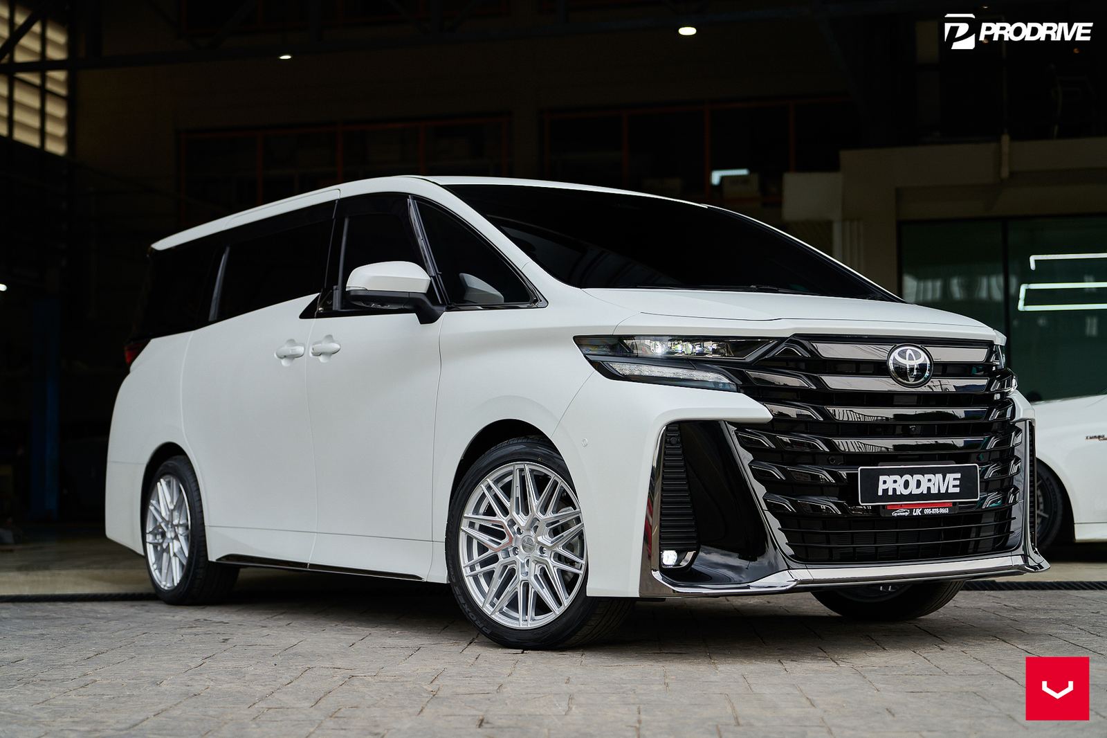 Vossen Forged HF-7 on Toyota Vellfire AH40