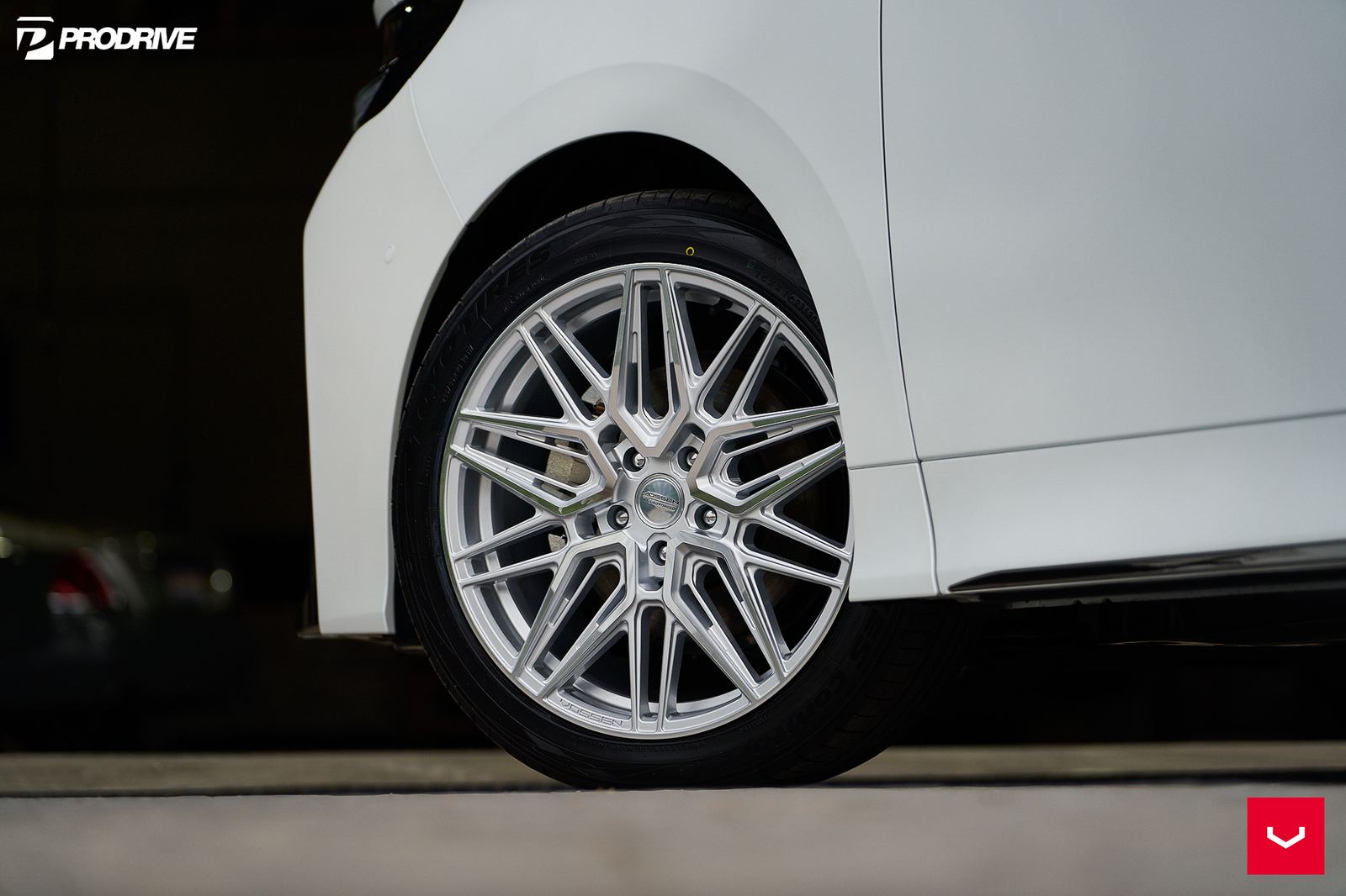Vossen Forged HF-7 on Toyota Vellfire AH40, photo 2