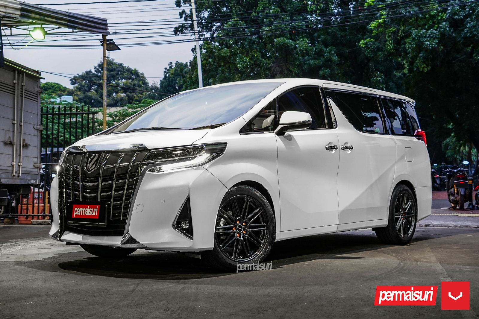 Vossen Forged CV10 on Toyota Alphard AH30.1