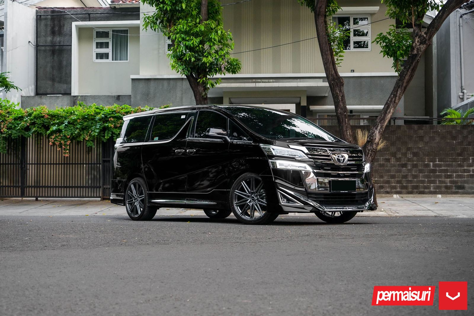 Vossen Forged CV10 on Toyota Vellfire AH30
