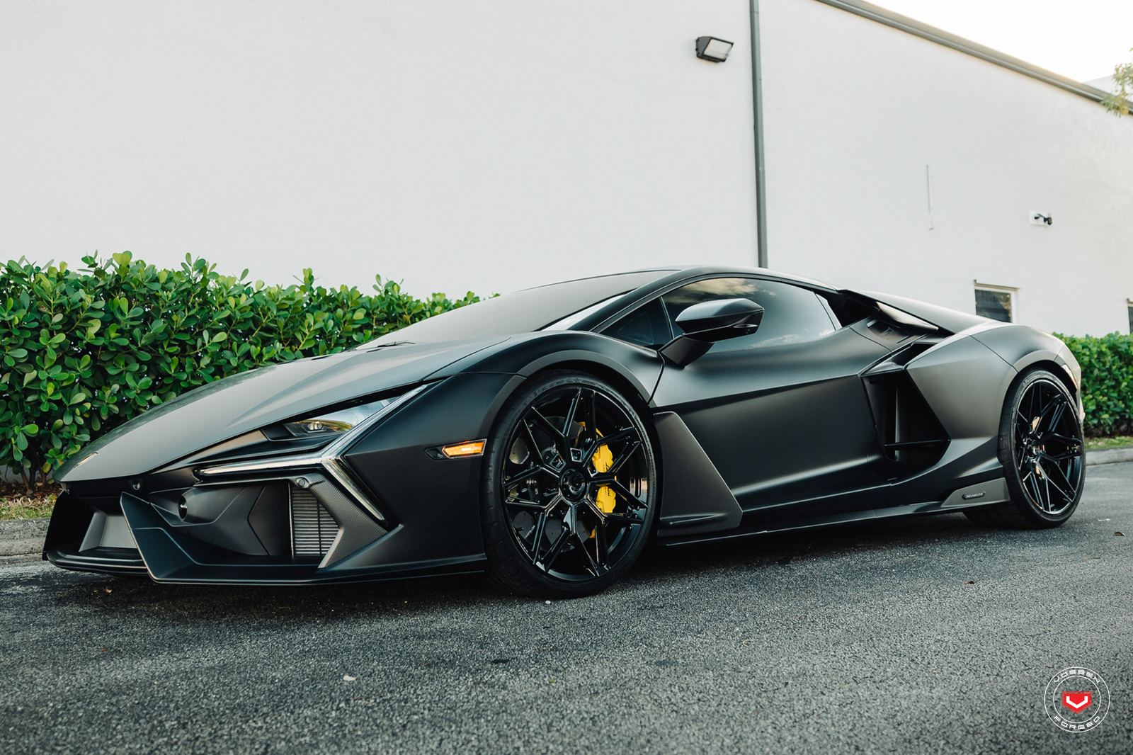 Vossen Forged S21-08 on Lamborghini Revuelto LB744