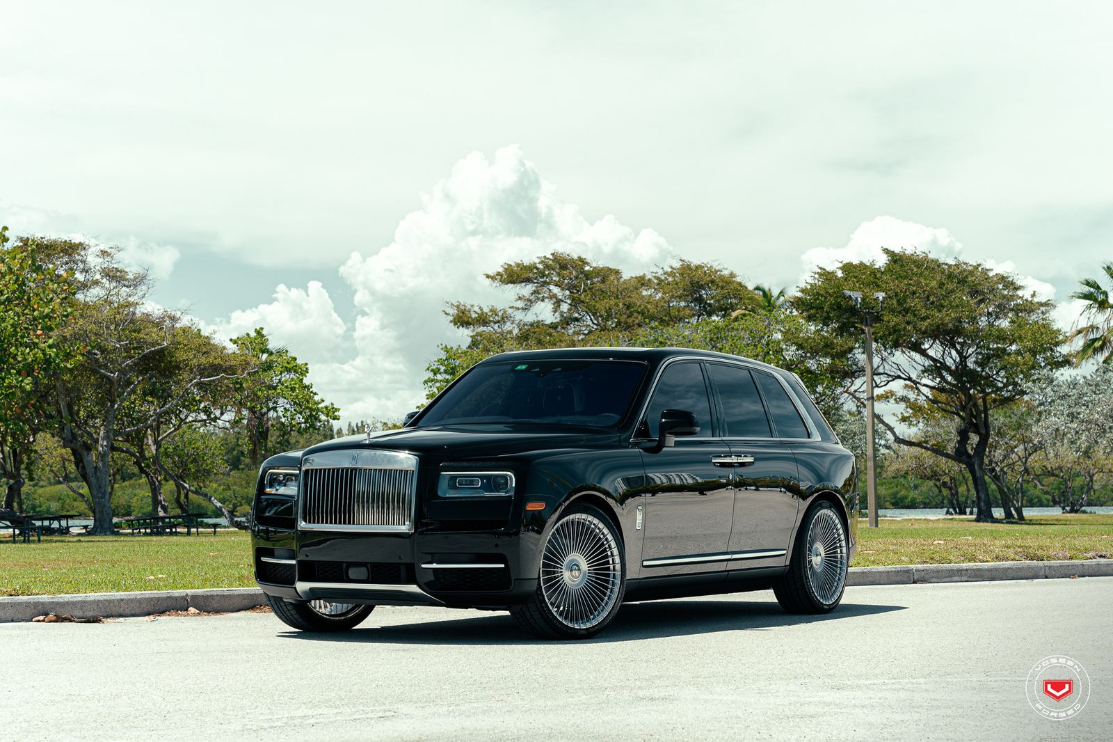 Vossen Forged S17-16 on Rolls-Royce Cullinan.1