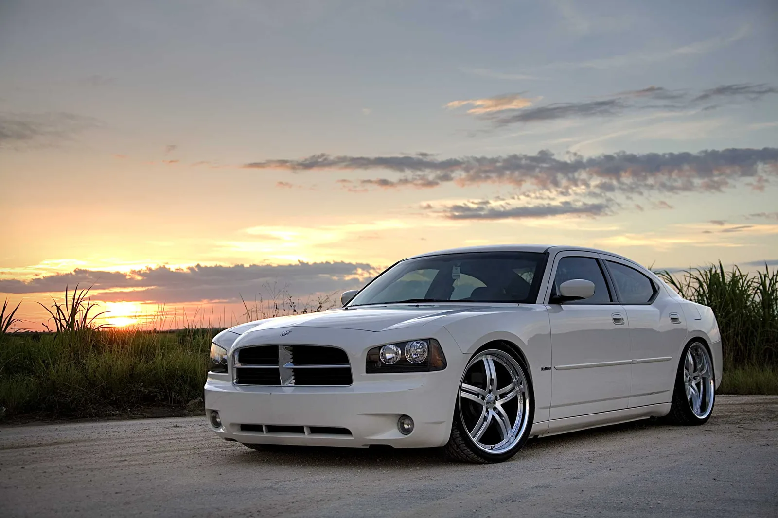 Vossen Forged VVS078 on Dodge Charger LX (6th gen)