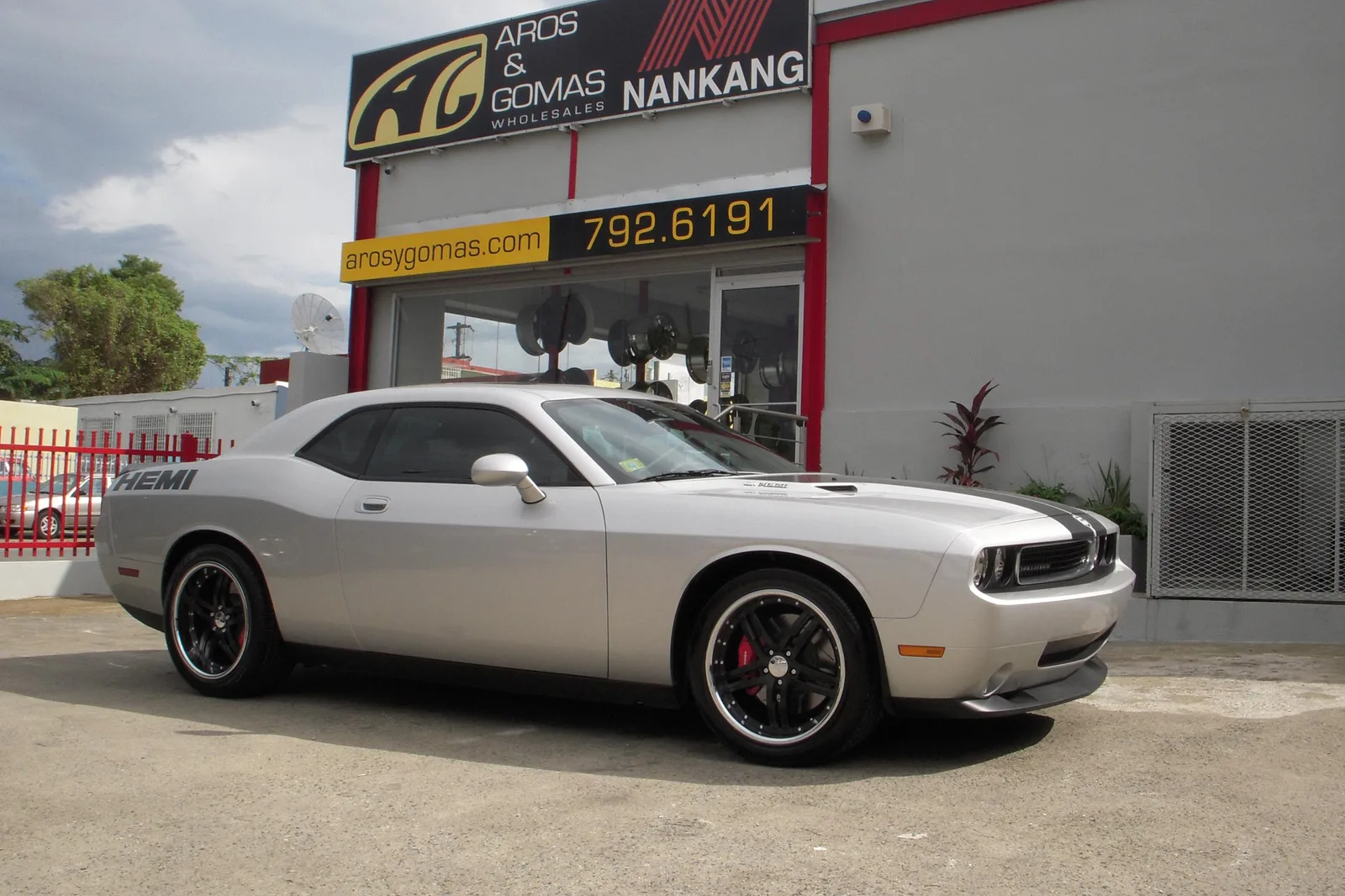 Vossen Forged VVS078 on Dodge Challenger LC (3rd gen)