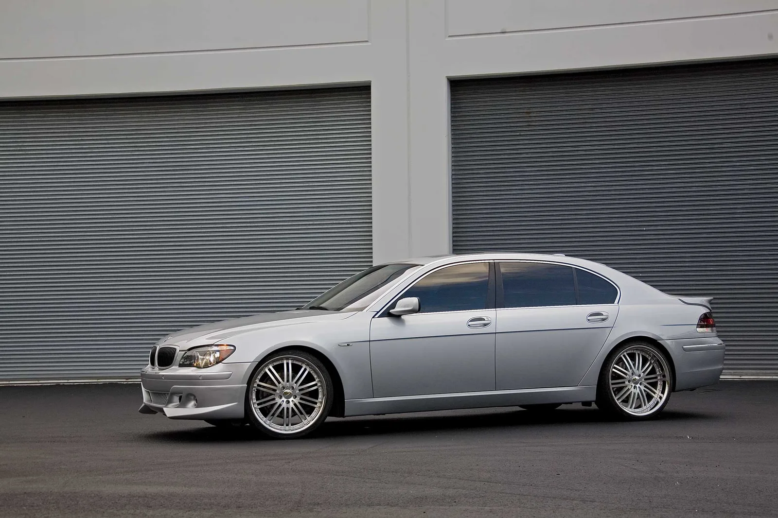 Vossen Forged VVS082 on BMW 7 Series E65.1