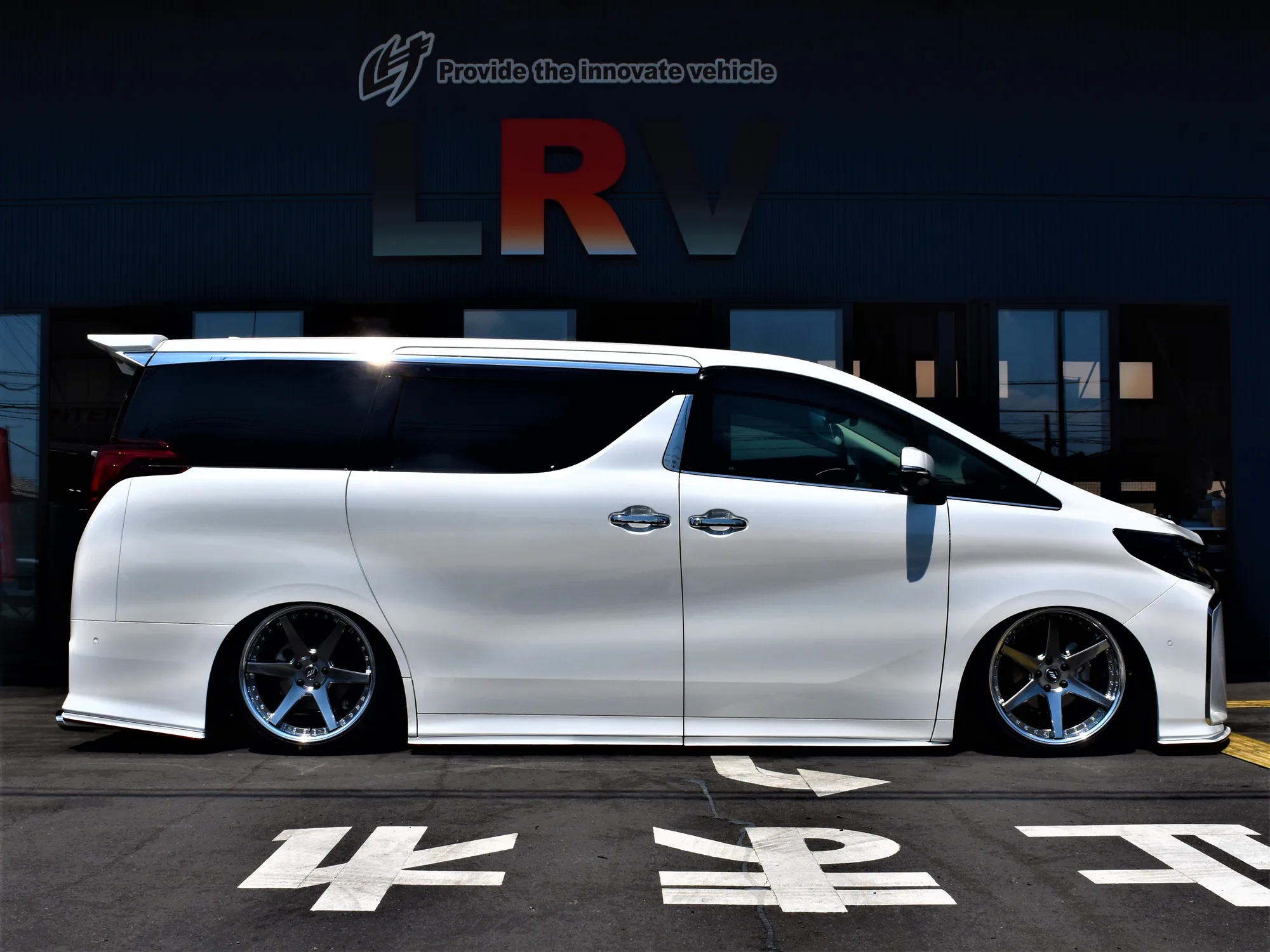 Work Back Label Zeast BST1 on Toyota Vellfire AH30, photo 5