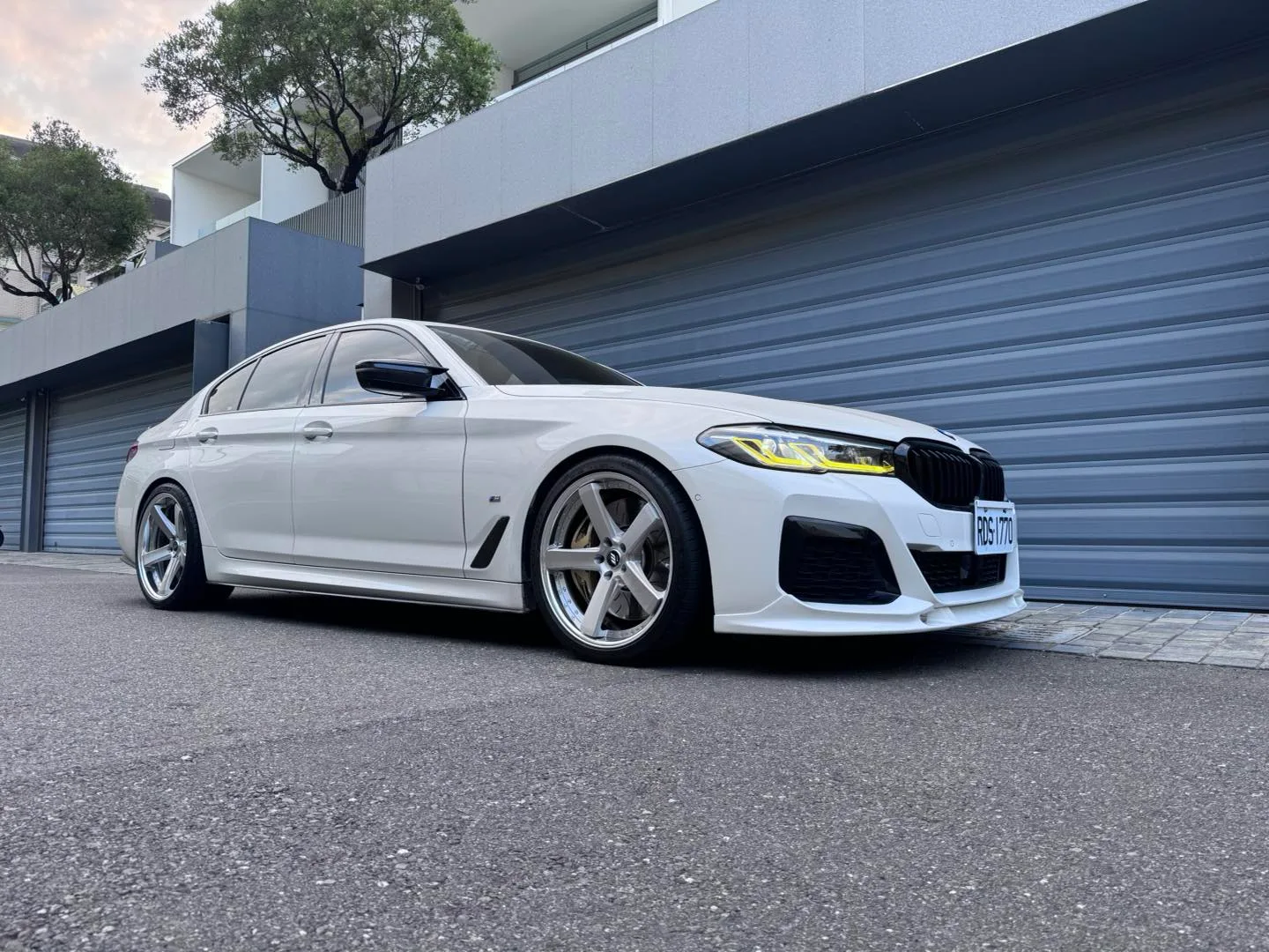 Work Back Label Zeast BST2 on BMW 5 Series G30.1