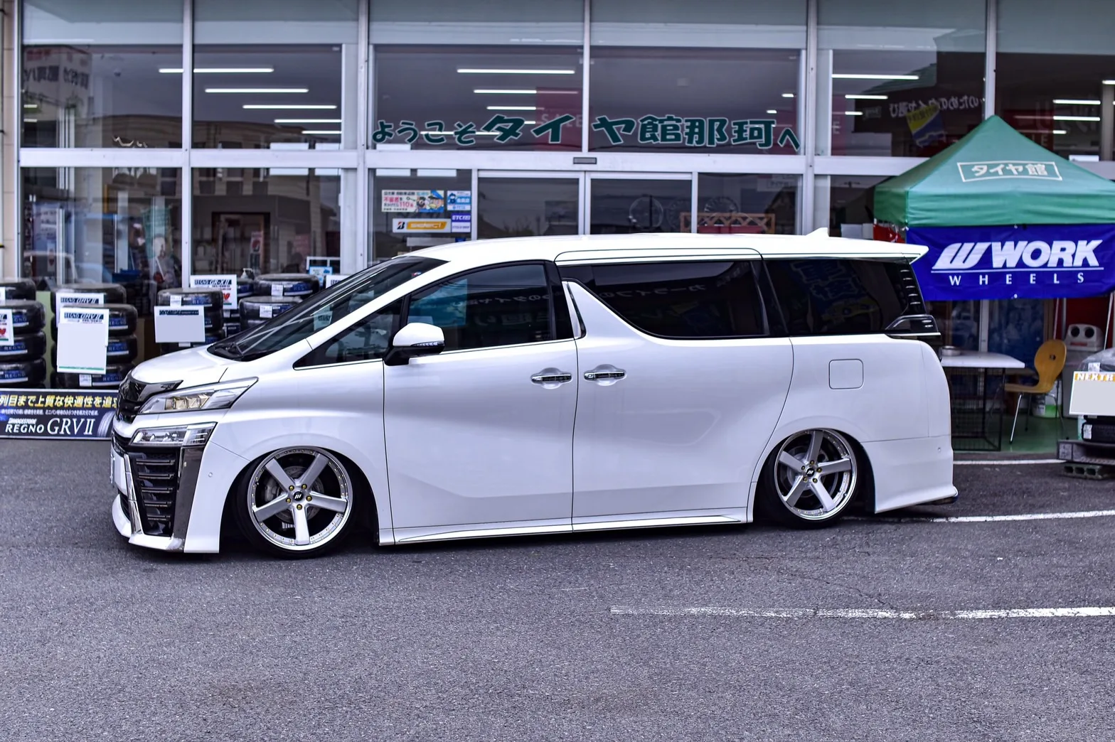 Work Back Label Zeast BST2 on Toyota Vellfire AH30, photo 6