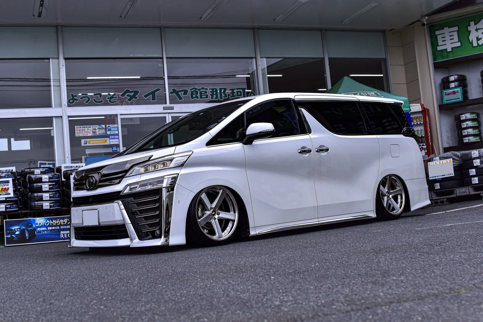 Work Back Label Zeast BST2 on Toyota Vellfire AH30, photo 5