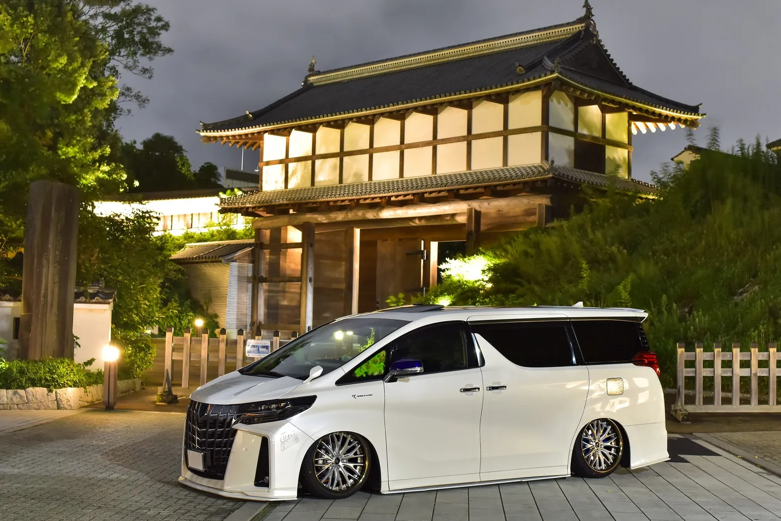 Work Back Label Zeast Bstx on Toyota Vellfire AH30, photo 3