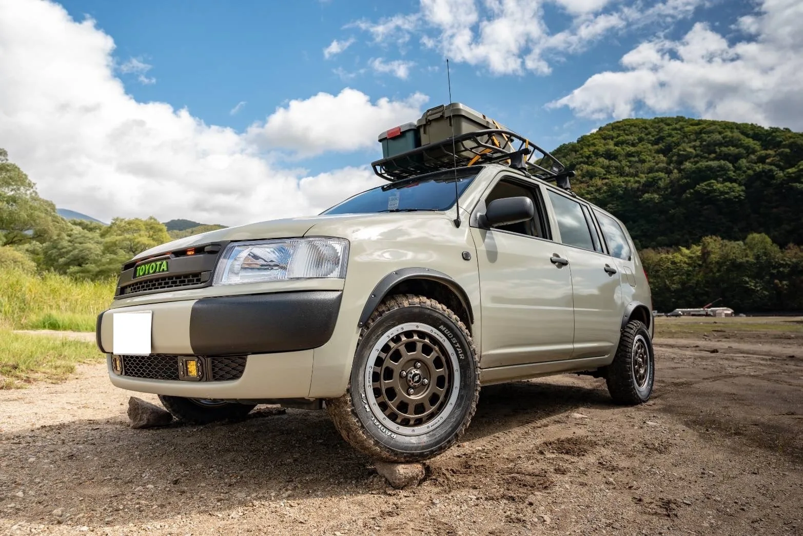 Work Crag T-GRABIC on Toyota Succeed P50